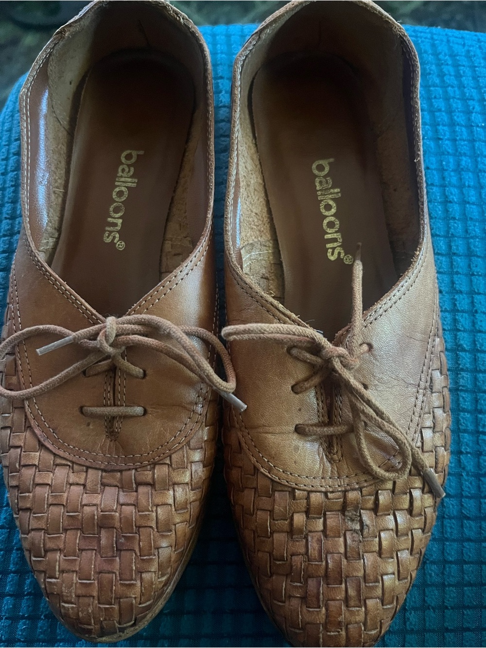 Balloons Women’s Tan Woven Lace-Up Flats